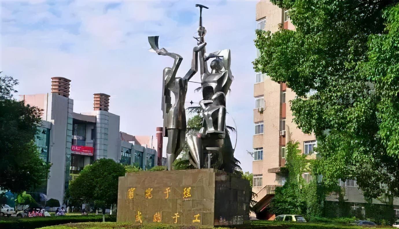 吴洪娜聊说育儿|绝了！这所高校曝光“最长名字”，14个字，有101个“独特”姓氏