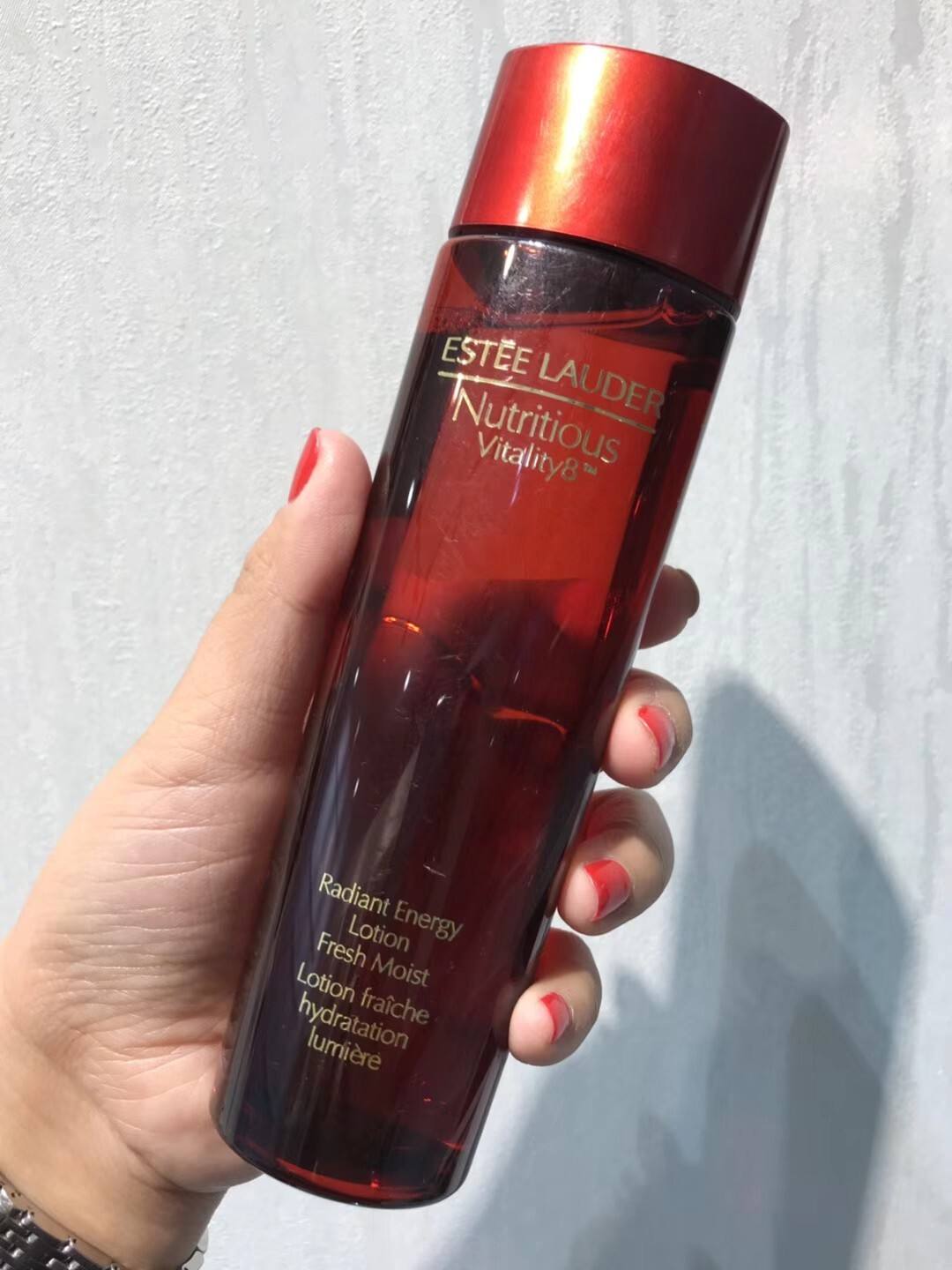 玫瑰 爽肤水能给予肌肤滋润,帮助后续保养品的吸收