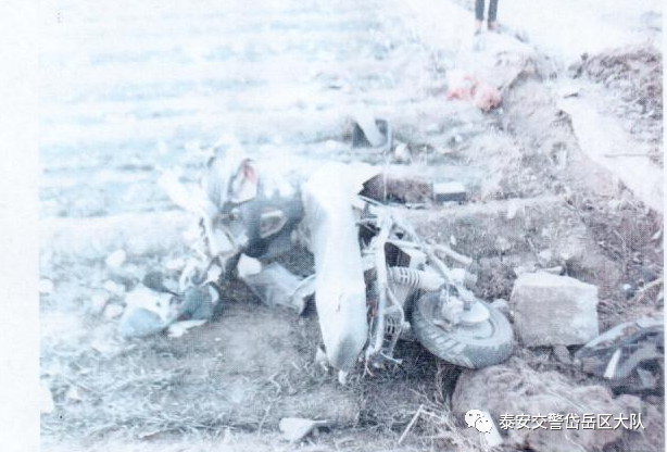 惠游泰安 通报！泰安一男子被撞，不幸身亡！现场满地碎片...