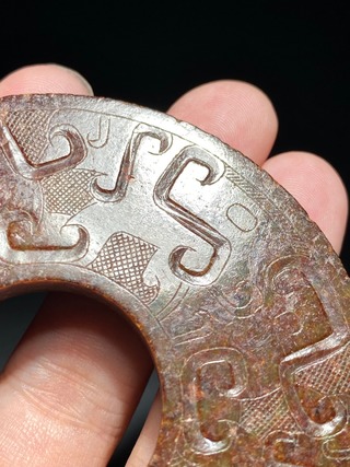 |明以前 和田玉沁色 龙纹玉璧