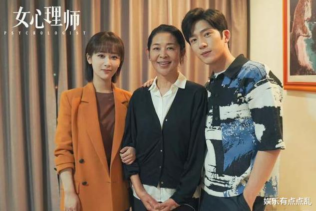 时代少年团|杨紫《女心理师》火爆, 李梦倪萍天天上门蹭吃蹭喝, 原因笑掉大牙