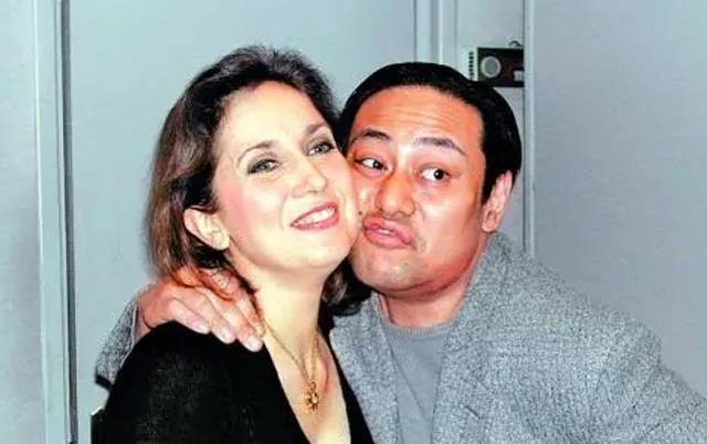 小超侃事|14岁辍学被称“香港神童”，不到30岁身价10亿，47岁猝然离世