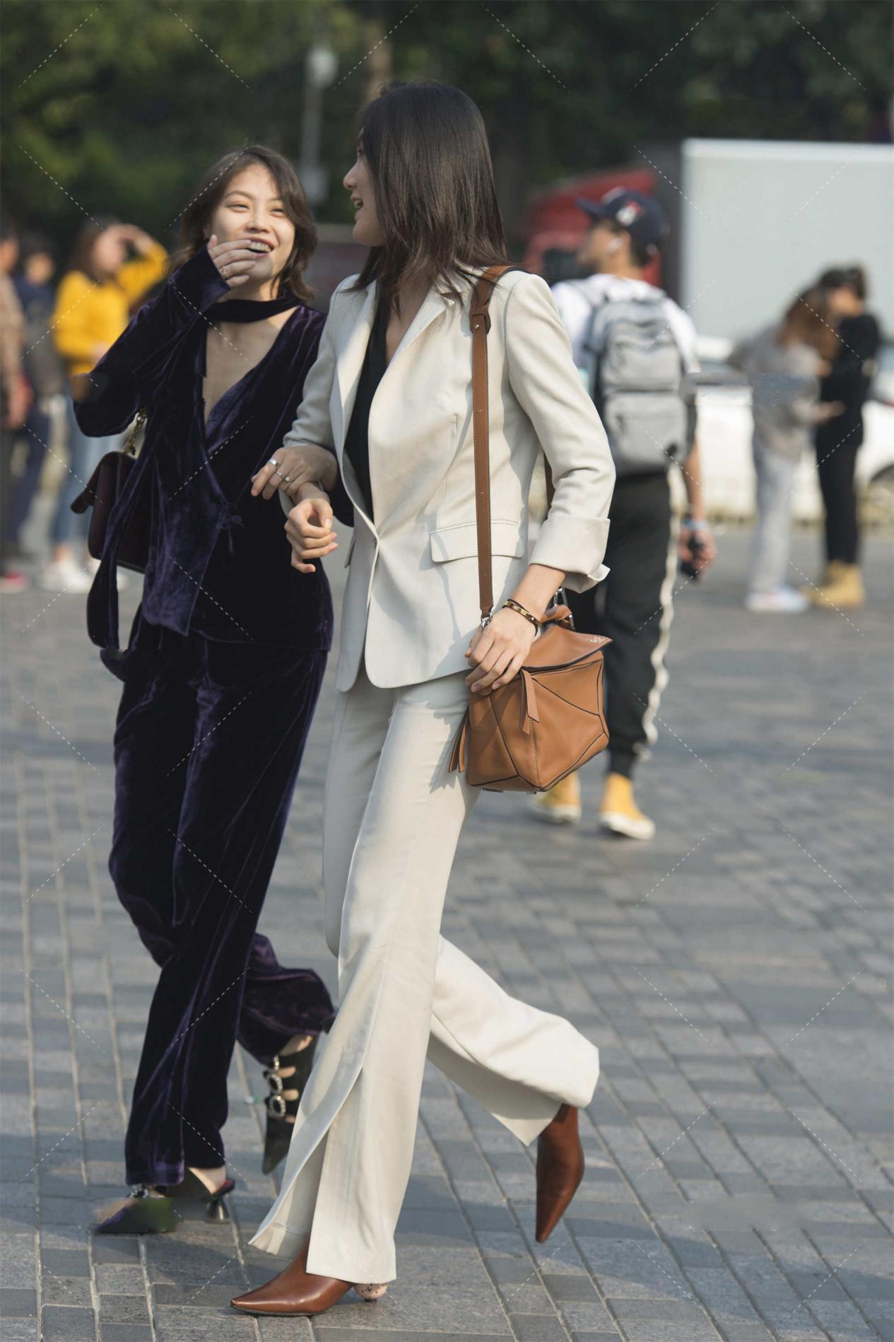 西装|大方得体的白色西服套装,专业范十足,时尚又洋气