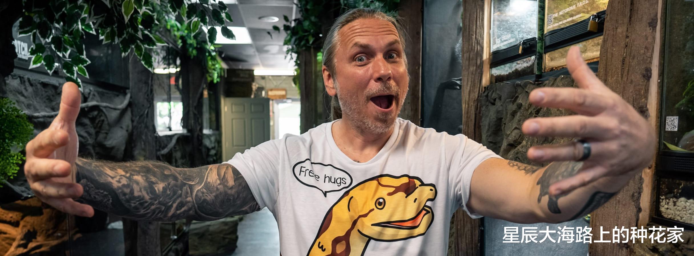 连体 美国双头蛇吞老鼠：两个头各一只，只有一个身体，究竟听谁指挥？