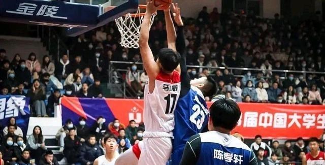 嘟小薯 两战怒砍9分！山东双塔持续低迷 新帅太保守 雪藏2米11小将不应该