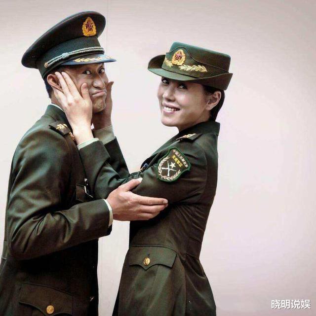 余男|余男成熟女人的魅力无法阻挡，似娇艳的火红玫瑰尽情绽放