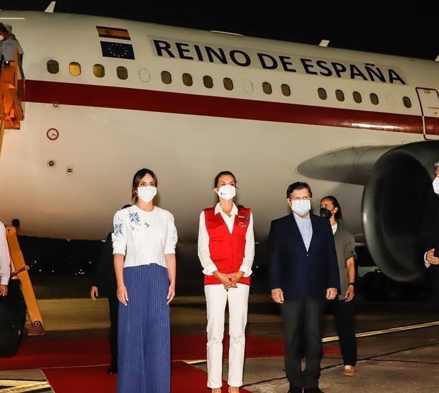 西班牙|两顶王冠,三个国家,15套着装,一篇看完西班牙王后忙而美的11月