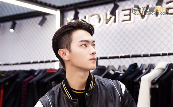 许凯|许凯近照曝光减肥过度 四肢暴瘦好似竹竿