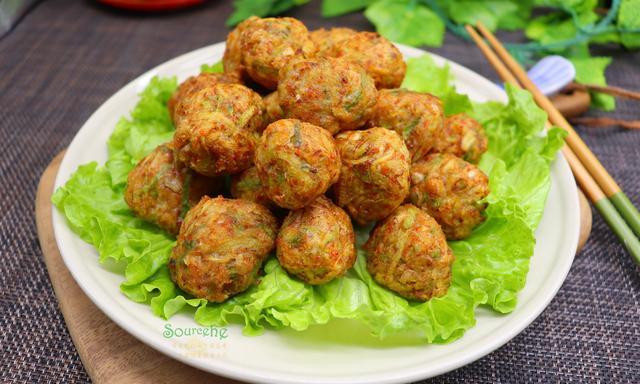 小东妈妈育儿|2根萝卜1碗粉，揉搓成小丸子，炸得香喷喷，一口一个停不下来！