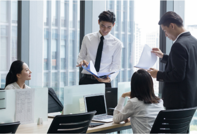 新社通 月薪2万招不到人，90后不乐意干，两大行业出现“招工难”问题