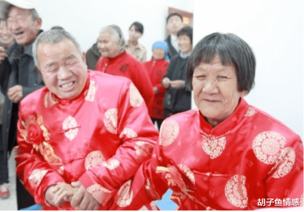 胡子鱼情感 再婚老人拿出前夫衣裳给现任穿，65岁丈夫：离婚吧，我不是替代品