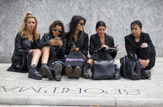 lo时尚咖|最近“超大包包”火了,实用又百搭,这几种搭配方式都整理好了