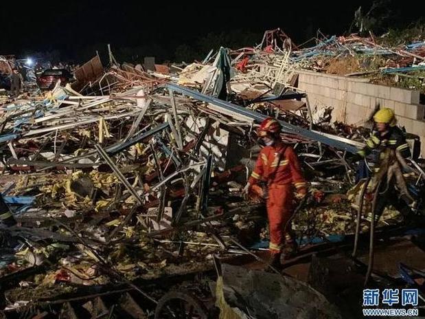 映象网 武汉龙卷风已致8人遇难230人受伤 定为EF2级龙卷风