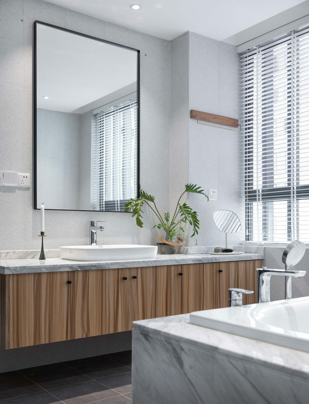 新住家居|她坚持在玄关加一扇门,家人都觉得很鸡肋,入住后才发现真好用!