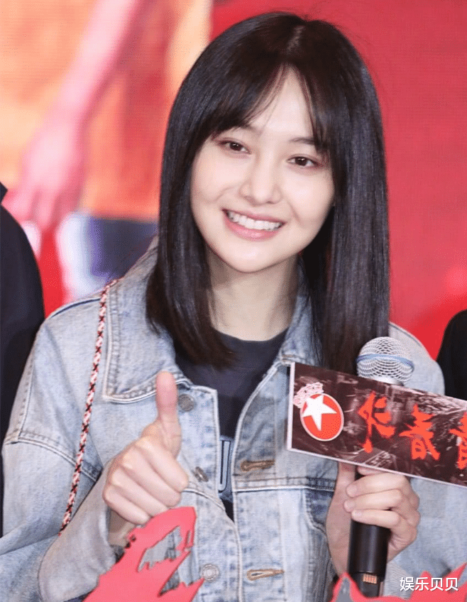 冯绍峰|郑爽久违现身！风衣配靴子明星光环全无，曾穿4万8情侣装成焦点