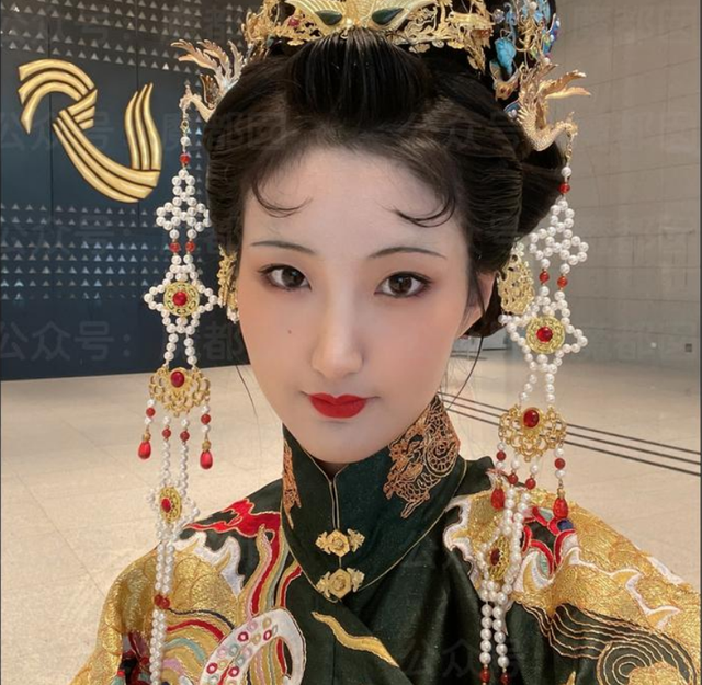 温婉|“三只松鼠”被骂上热搜，模特更多照片曝光：我发现事情并不简单