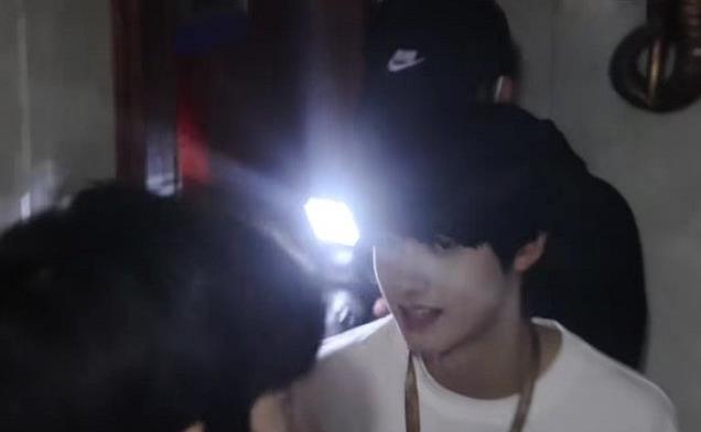 娱乐圈|朱志鑫的精灵耳好优越，自带防伪标志，才16岁颜值高到令人羡慕