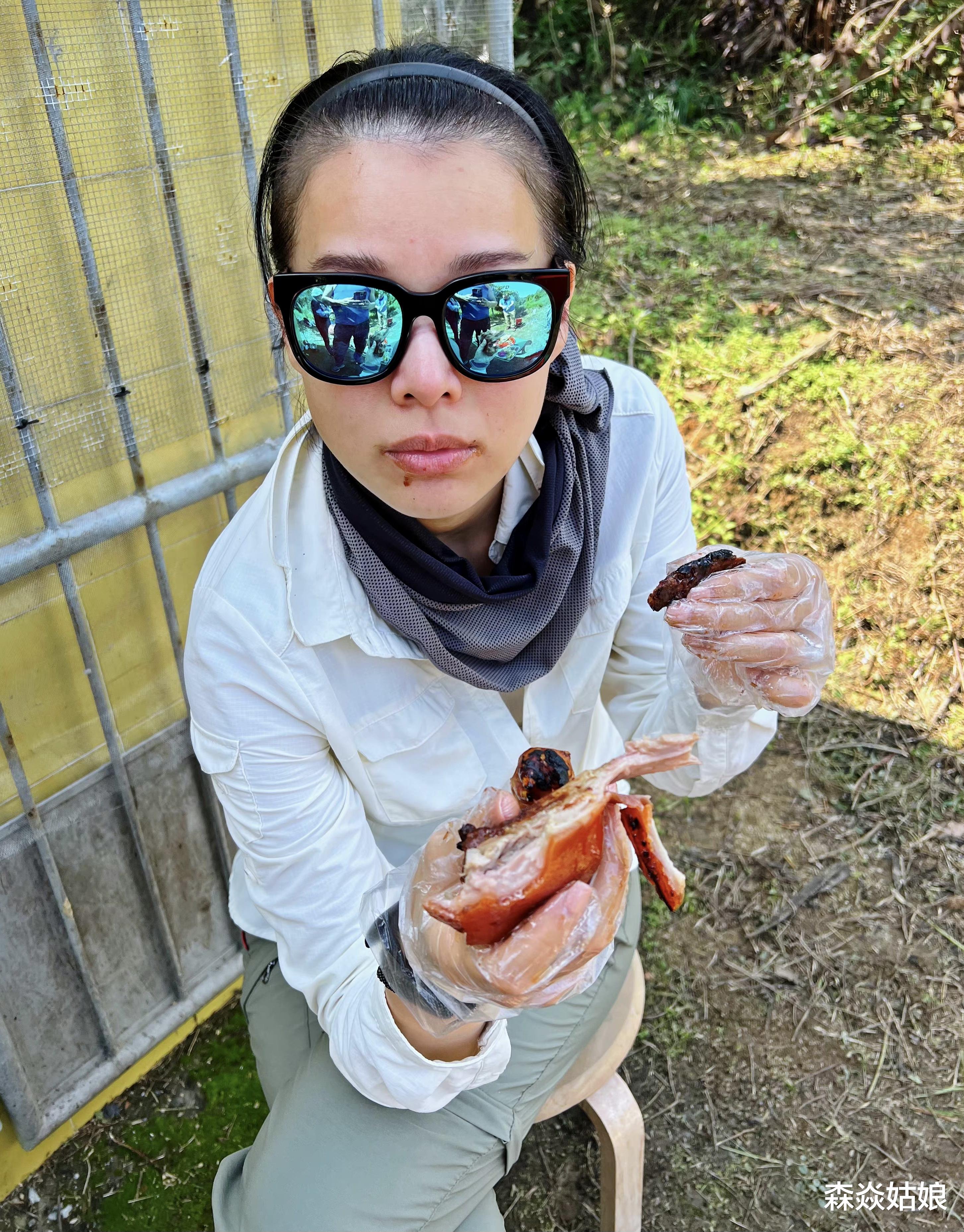 胡杏儿|李承德晒一家五口照，奕霖和老三似复制粘贴，胡杏儿带娃装扮超赞