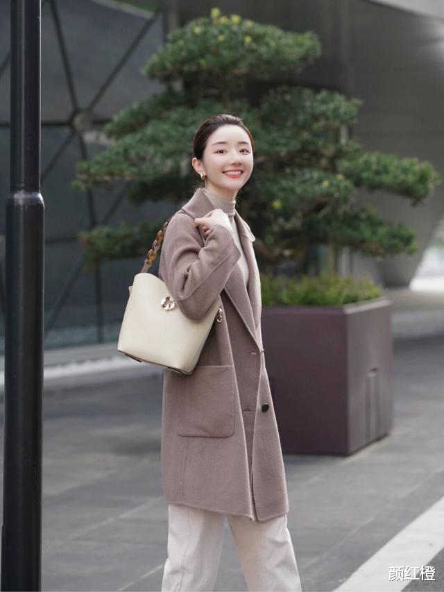 颜红橙 秋冬买大衣,尽量别选经典色,太常见了,这几种颜色更有范