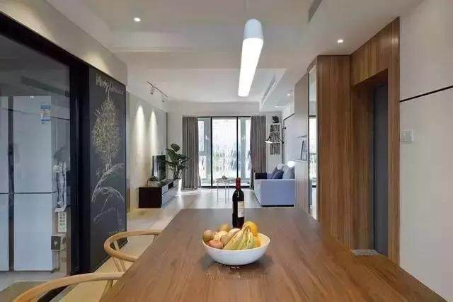 |老婆喜欢简单装修，家里全屋只刷白墙入住，没想到效果真好