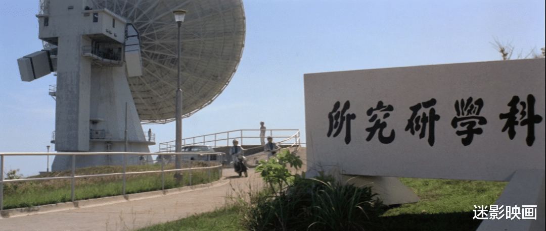 吴孟达|46年前的港版奥特曼，华语首部超级英雄片，剧情奇葩雷人却烂成神作！