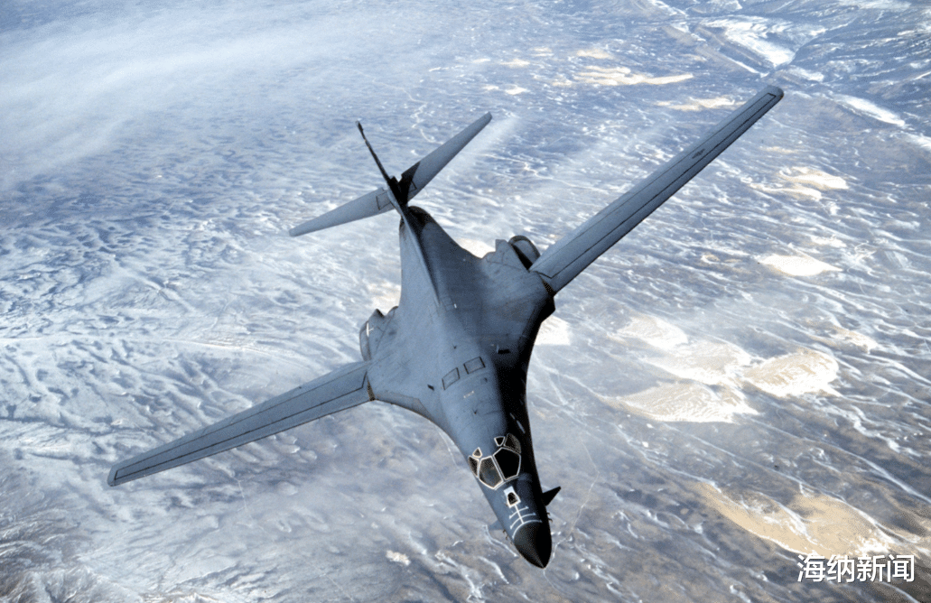轰炸机|中俄联合演习，拜登急了？美军出动4架核轰炸机，部署中国家门口