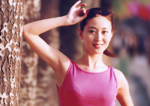 汤加丽|人体模特汤加丽,一天被搜索10万次,丈夫与她离婚,父亲怒骂没脸出门