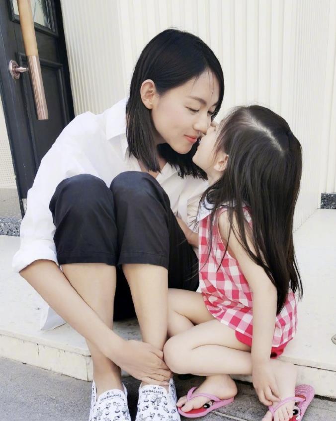 陈法拉|2021年8位女神生下星二代小公主,个个含着金钥匙,星妈基因强大