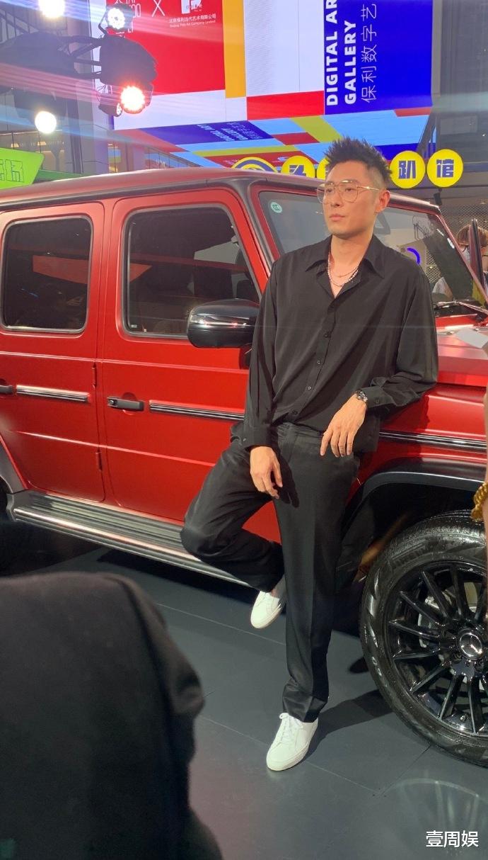 张嘉倪|张嘉倪富二代老公现身活动，气场堪比男模，这是要转行了？
