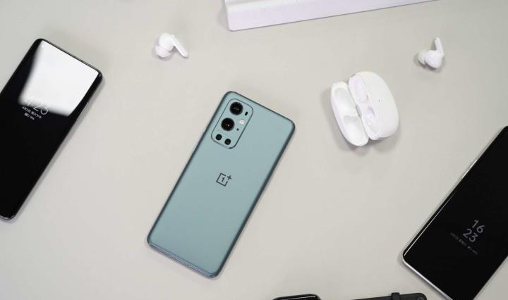 赵月看花花|不负黑马之名!一加10 Pro:100W+4960mAh,1TB大内存!