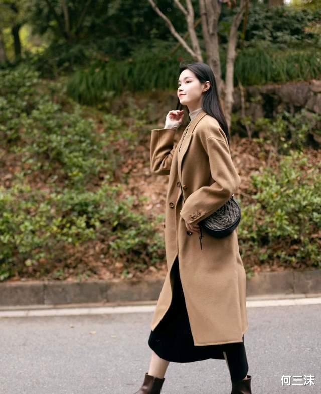 何三沫 不想成为别人眼中的“大妈”,穿对了很关键,可以试试裙装穿搭