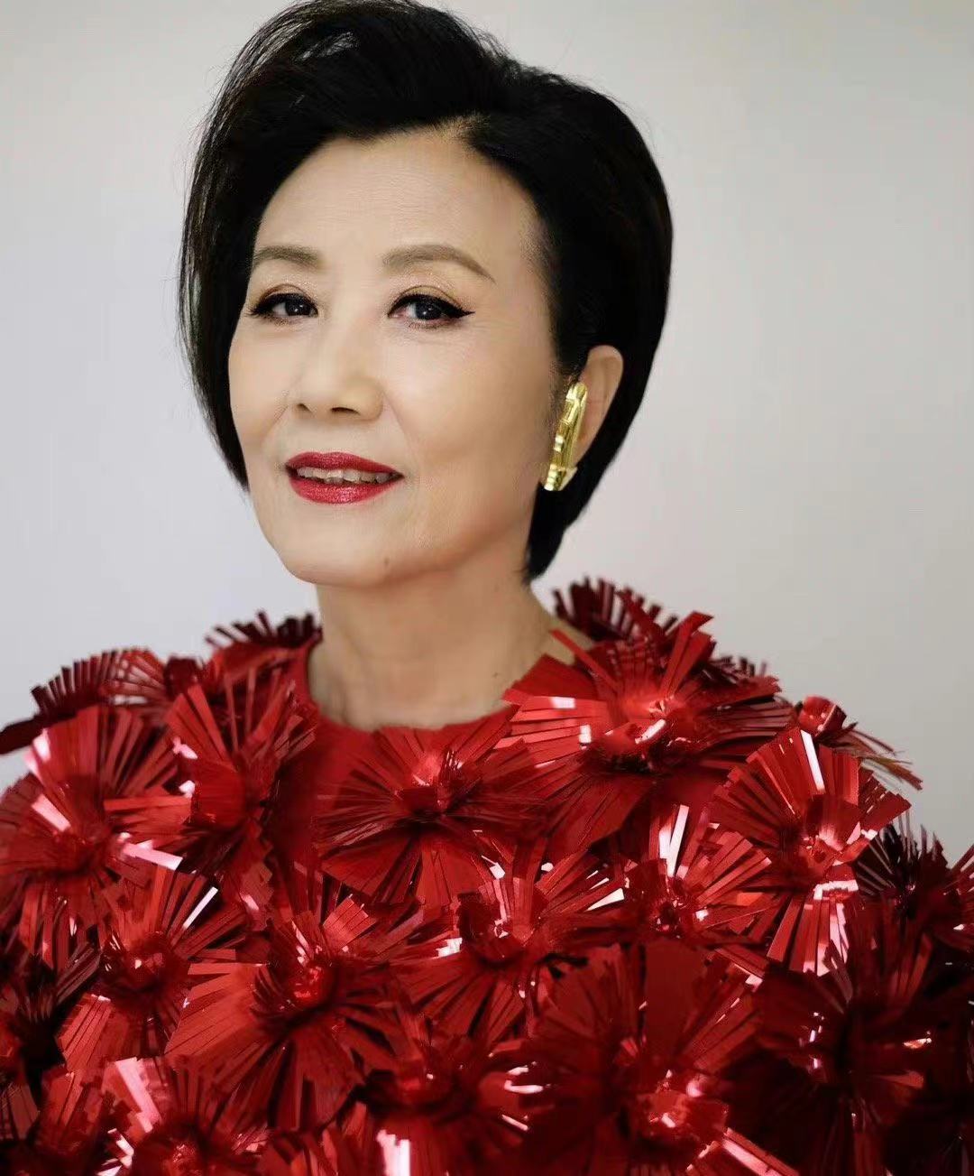 汪明荃|阿姐汪明荃,为TVB服务50年的金牌主持,值得钦佩