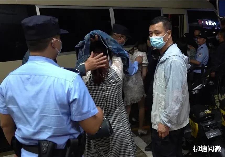 按摩店生意红火暗藏玄机,被捣毁后处罚21人,为何有轻有重