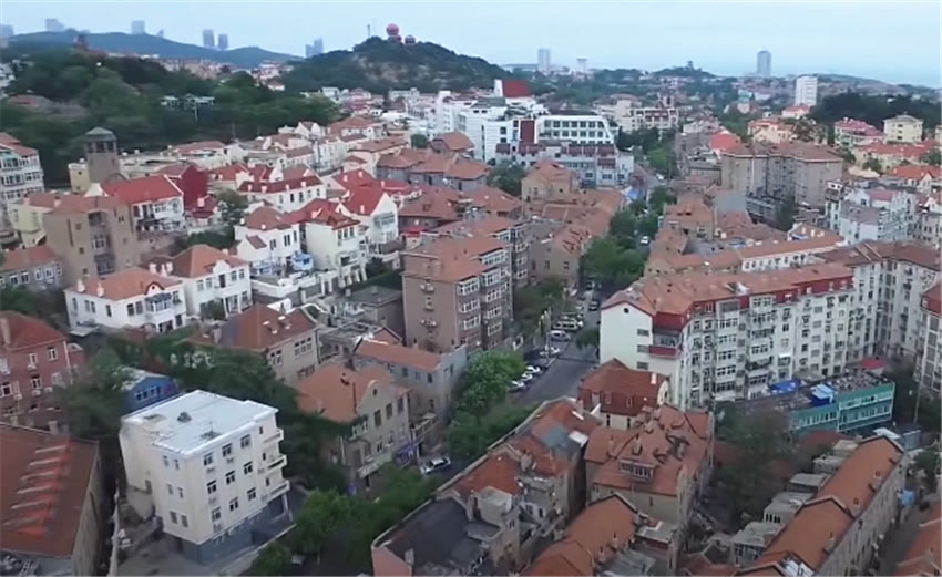 1家3口蜗居16㎡房，睡在柜子里灶台旁是马桶？网友：咋住