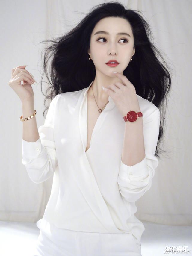 范冰冰|范冰冰脚踩拖鞋外出觅食，不停摸肚子再引怀孕猜想，被曝已安家上海