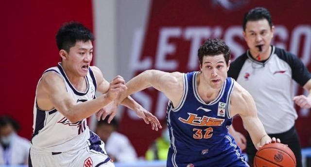 广州男篮|CCTV5直播!上海广州针锋相对,为季后赛刺刀见红 郭士强绝处逢生