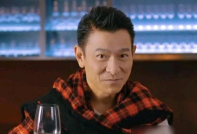 王一博|王一博CW节目被曝调整，与刘德华同组被挤，惨成“背景板”