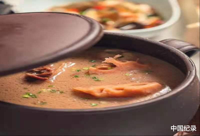 中国纪录 千年舌尖味道 武汉重放光彩——记中国十大楚菜名师排骨莲藕汤传承人郑邵奎