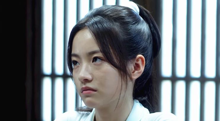 李庚希|长相普通不是你的错，但演女主只会“站桩”，就别怪女配抢风头了