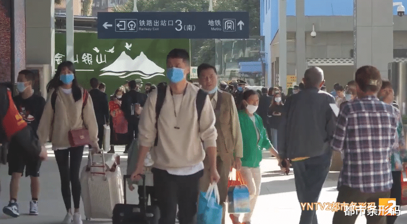 都市条形码 小长假返程高峰遇到阴雨连绵！部分高速收费站采取限流措施