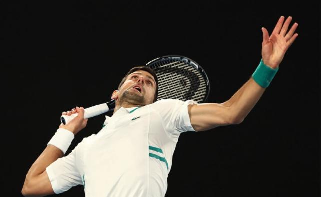 德约|四盘苦战赢球！德约带伤艰难晋级澳网八强，迎大满贯300胜里程碑！