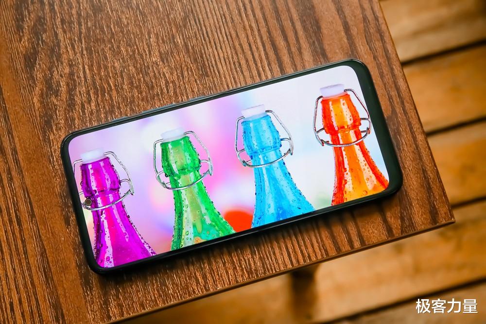 摩托羅拉|繼承摩托精良品質，1699元新機主打全能均衡，Moto G71首發評測