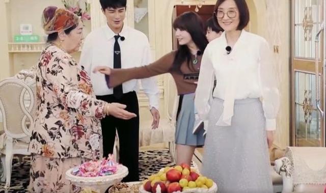 麦迪娜远嫁北京,回娘家后得知母亲一身病,医院里母亲含泪叮嘱催人泪