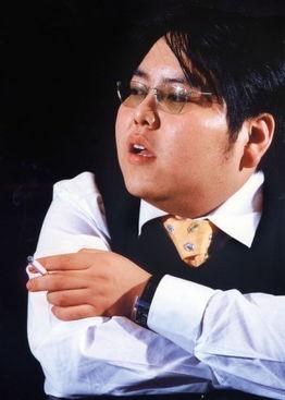 正儿八经说 他是山西第一“败家子”，豪娶两女星10年败光125亿，如今怎样了