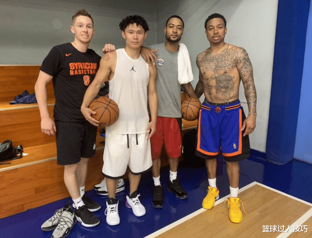 字母哥|普通人离NBA有多远？看看天赋对比照片，字母哥跟腱快到球迷膝盖