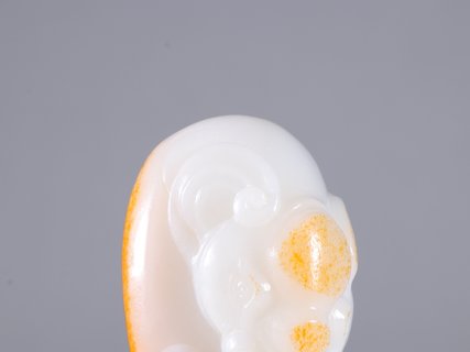 和田玉籽料|和田玉籽料狮子戏球原石雕