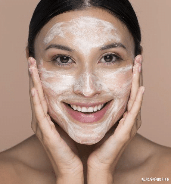 屈臣氏 女人一旦过了50岁,护肤要谨记“3要3不要”,才会更加有效!