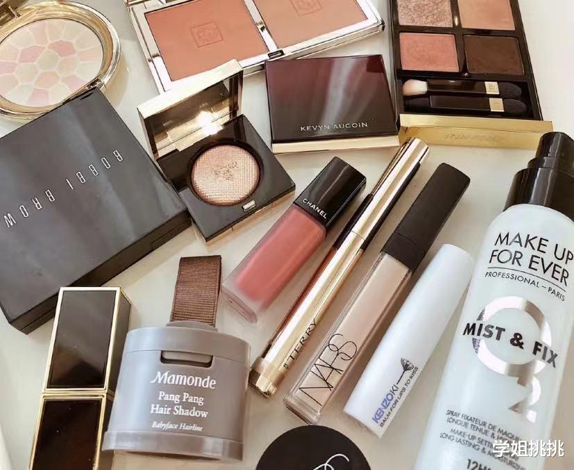 发型|五官扁平的女生，如何最大化发挥美貌？做好3点就够了