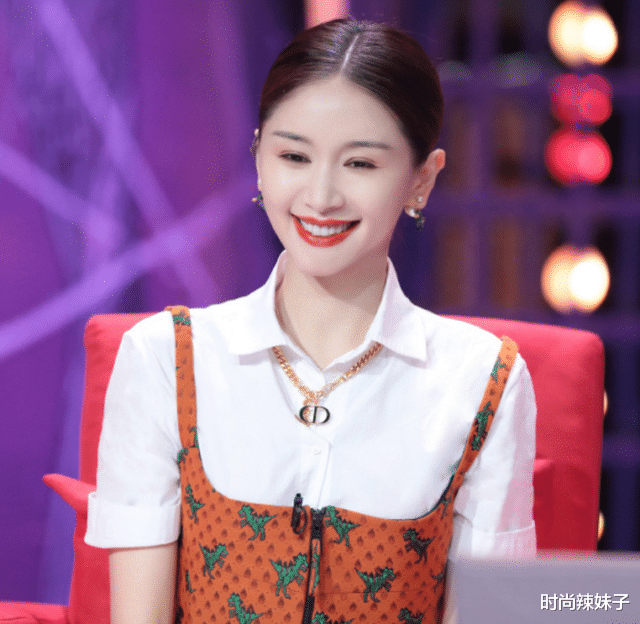 王子文|王子文恋爱后越发少女！青春打扮隐藏年龄，竹竿腿秀出不像一米五