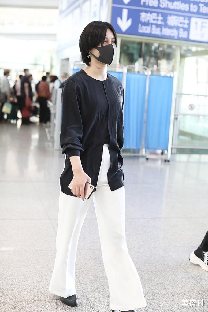 刘海|王者归来！尚雯婕机场黑白LOOK简约不失气场，短八字刘海清爽个性